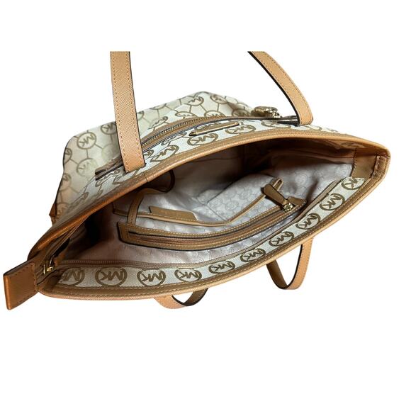 Michael Kors Kempton - Picture 7 of 9